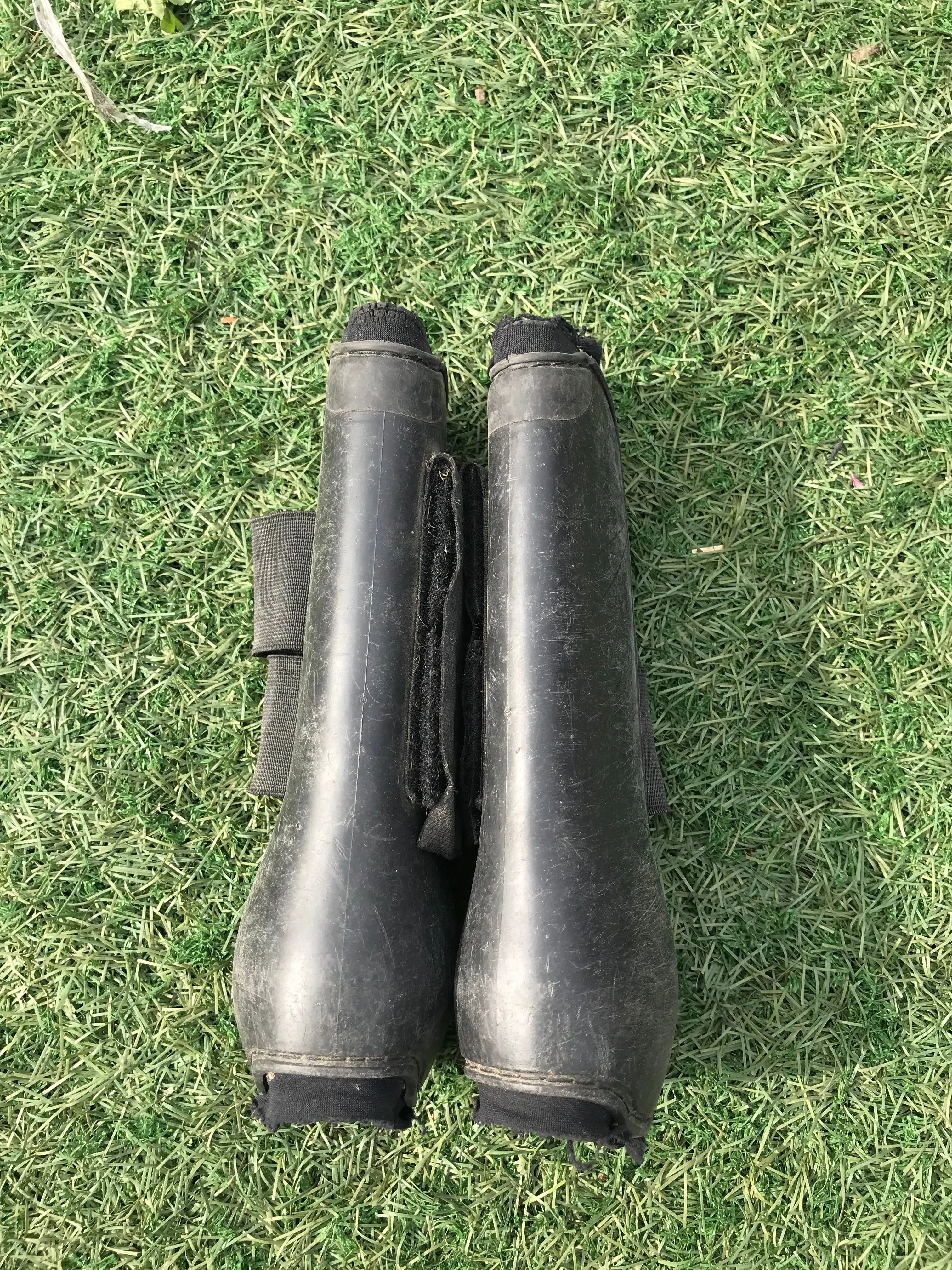 Black full size tendon boots FREE POSTAGE