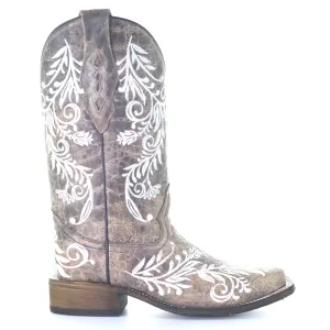 Embroidered Snip Toe Cowboy Boots