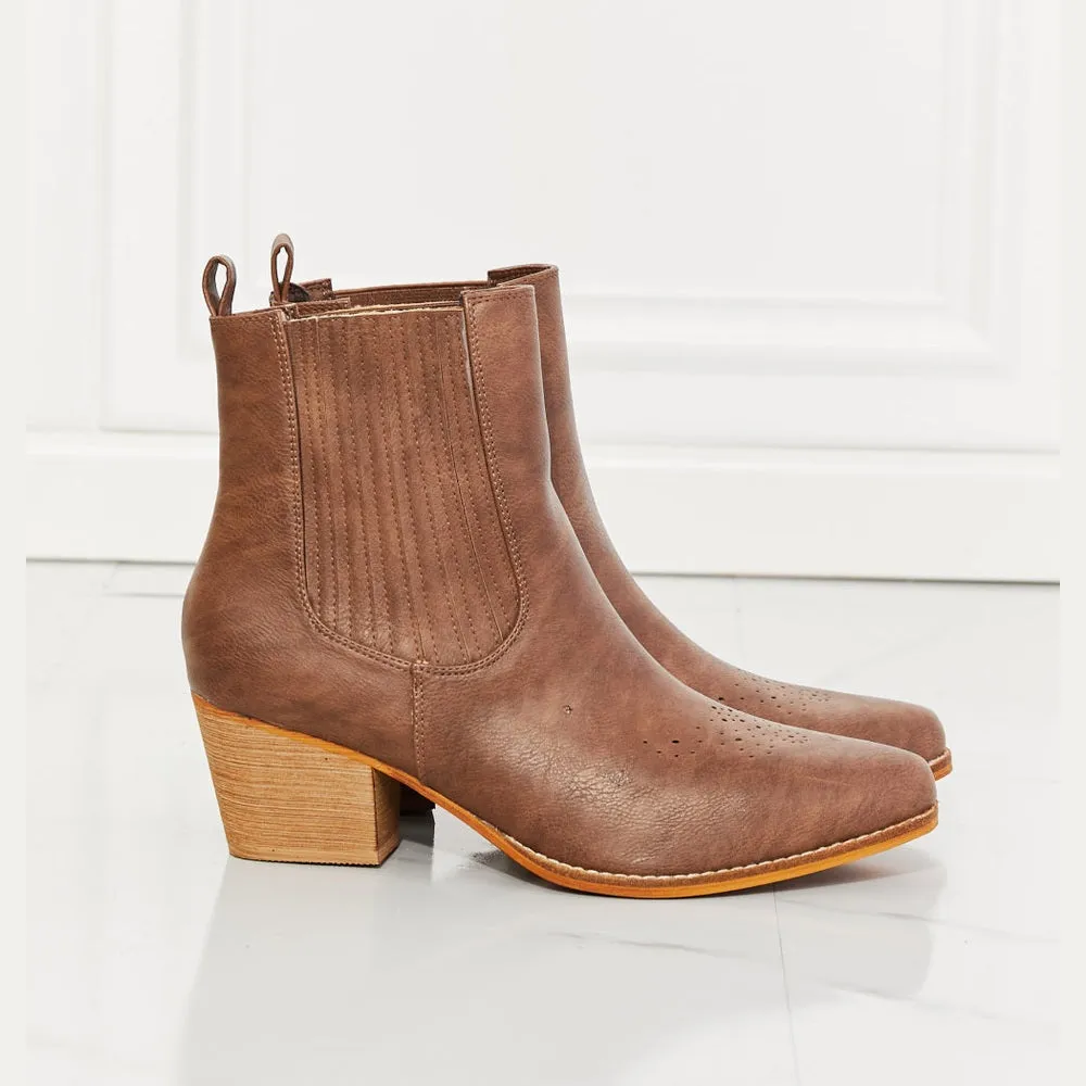 Love the Journey Stacked Heel Chelsea Boot in Chestnut